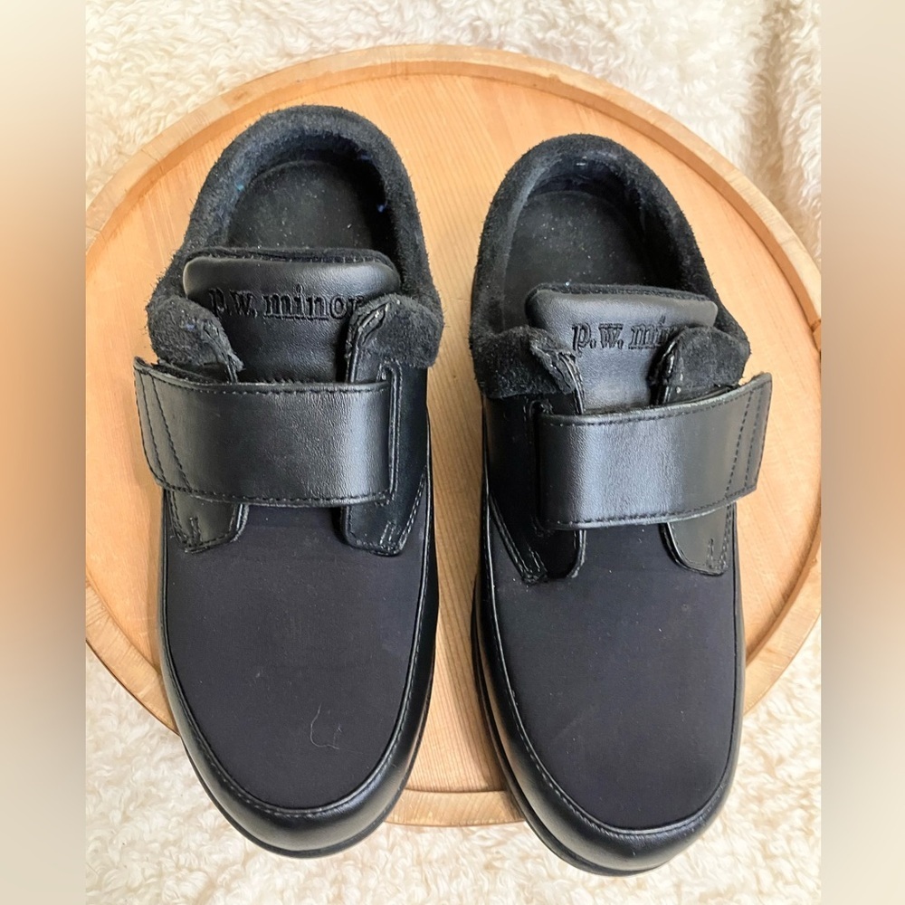 PW Minor Black Orthopedic Leather Loafers Velcro Extra Wide Size 6.5 2W - Picture 3 of 9